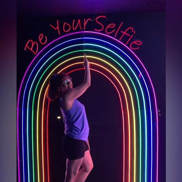 Meet your Posher, Amanda - Picture 10 of 10